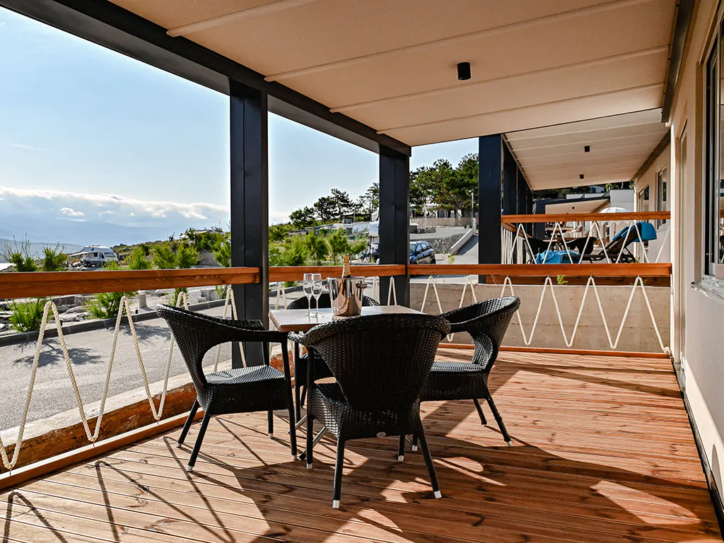 campsite-tiha-silo-mobile-home-deluxe-sea-view-terrace