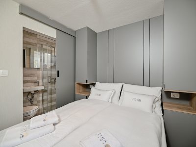 campsite-tiha-silo-mobile-home-luxury-sea-view-interior-bedroom