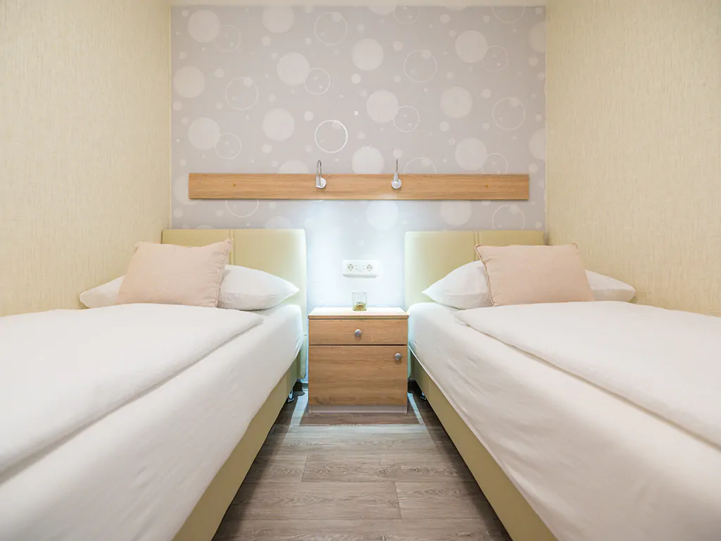 campsite-tiha-silo-mobile-home-superior-sea-view-interior-bedroom-single-beds
