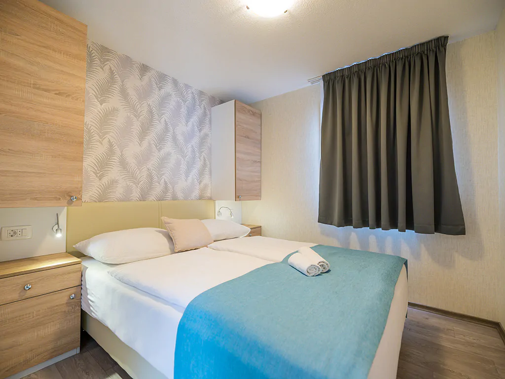 campsite-tiha-silo-mobile-home-superior-sea-view-interior-bedroom