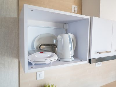 campsite-tiha-silo-mobile-home-superior-sea-view-kitchen-utensils