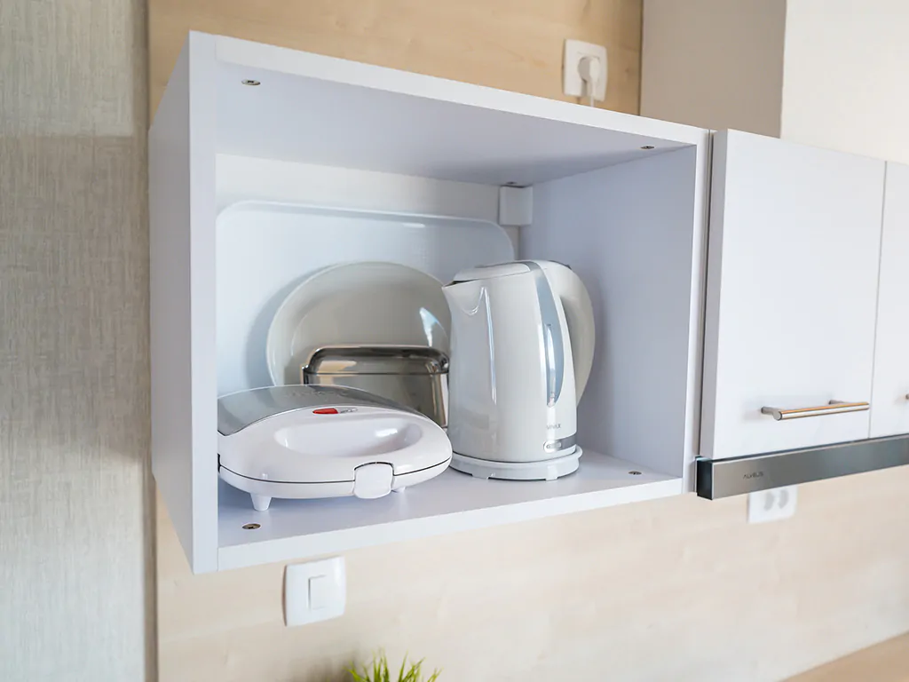 campsite-tiha-silo-mobile-home-superior-sea-view-kitchen-utensils