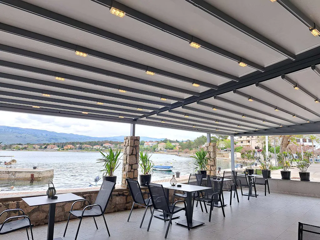 campsite-tiha-silo-restaurant-sea-view