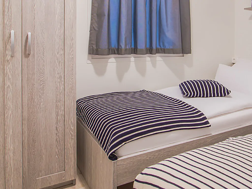 camspite-tiha-silo-mediterranean-premium-interior-single-beds