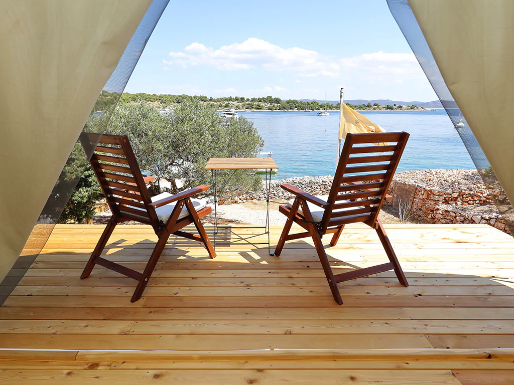 glamping-festa-deluxe-tent-for-2-persons-exterior-terrace-3