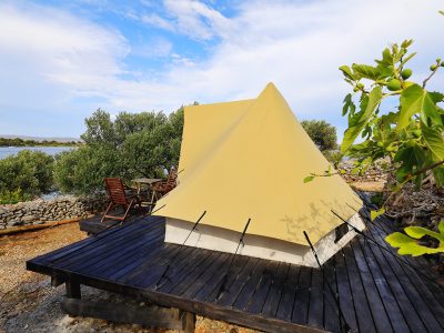 glamping-festa-deluxe-tent-for-2-persons-exterior-terrace