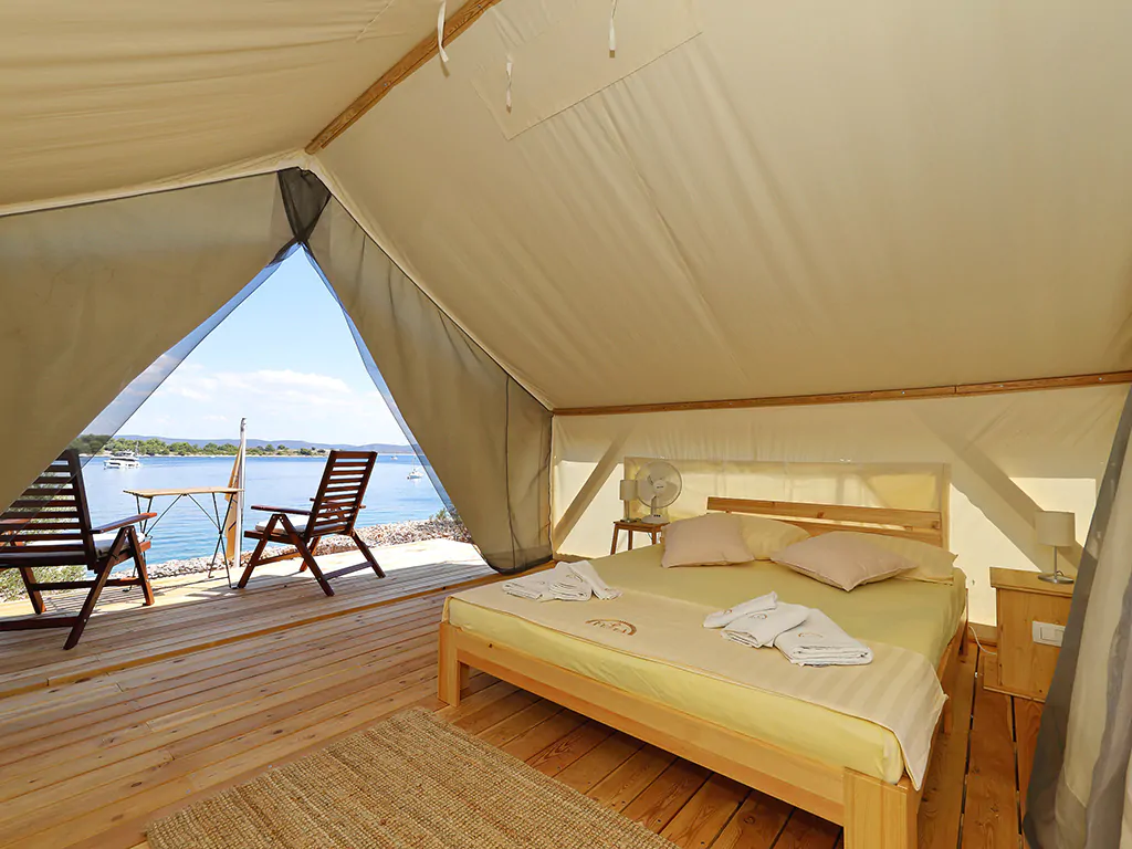 glamping-festa-deluxe-tent-for-2-persons-exterior-terrace-5