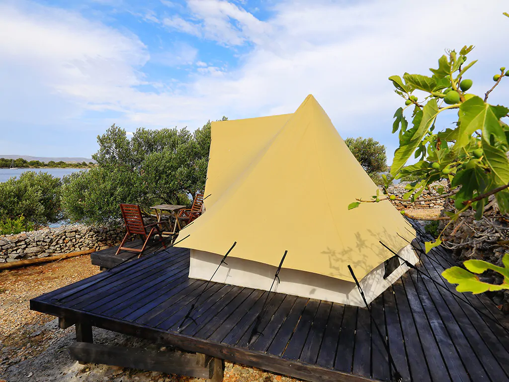 glamping-festa-superior-tent-for-3-persons-exterior-terrace