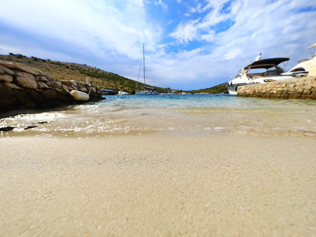 glamping-resort-beach