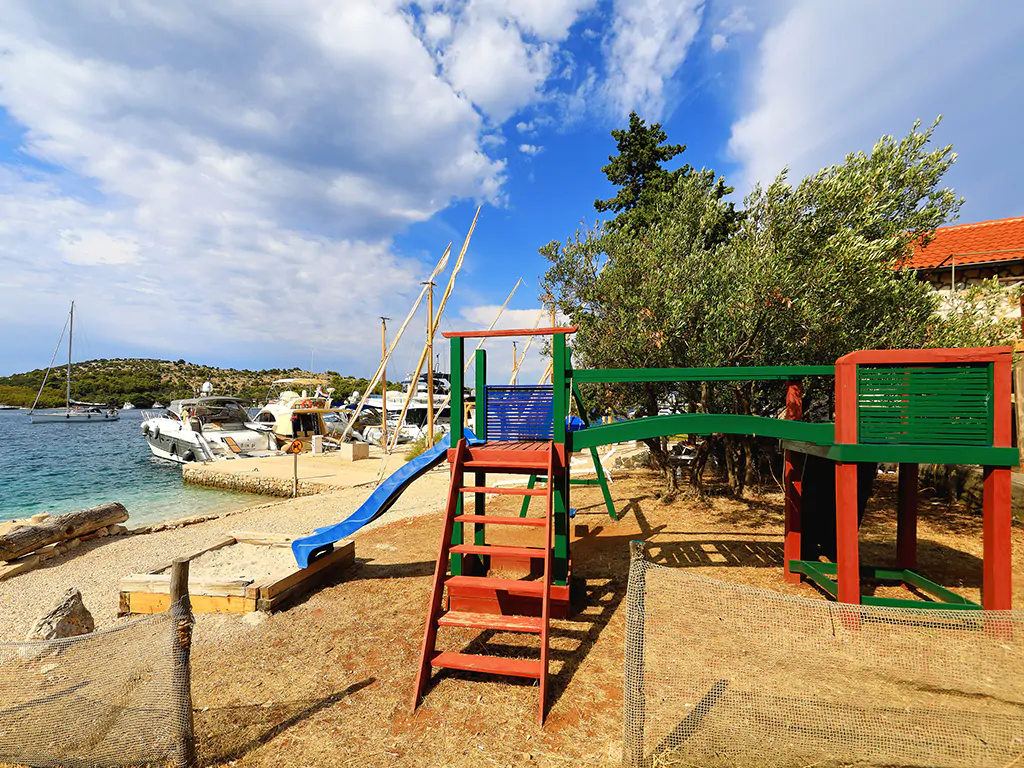 glamping-resort-festa-kids-playground