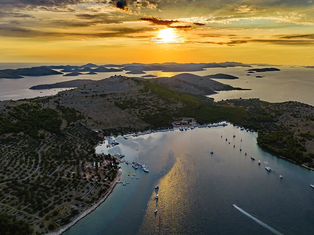 glamping-resort-festa-view-from-above-sunset