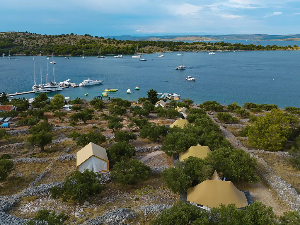 glamping-resort-view-from-above-glamping-tents