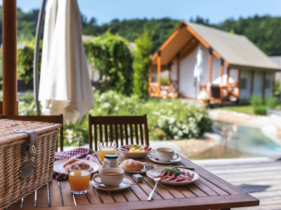 kamp-natura-terme-olimia-glamping-tent-m1-exterior-terrace