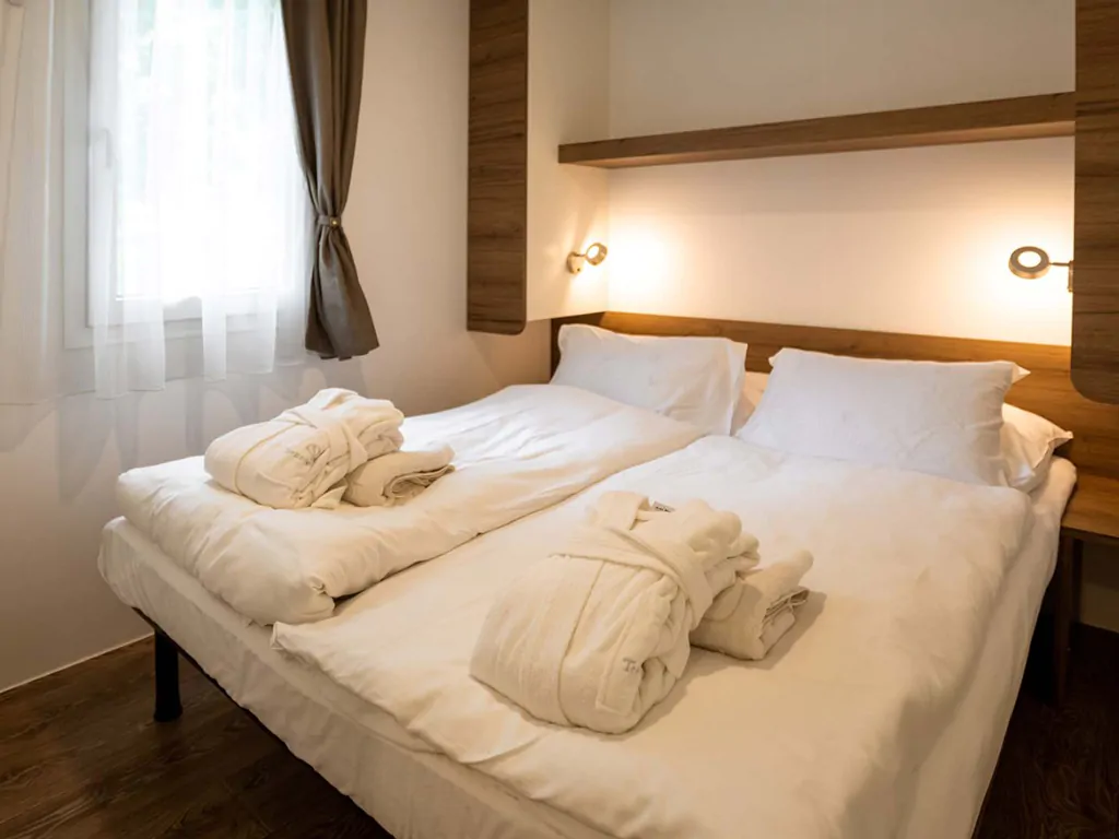 kamp-natura-terme-olimia-mobile-home-luxury-interior-bedroom-double-bed-2