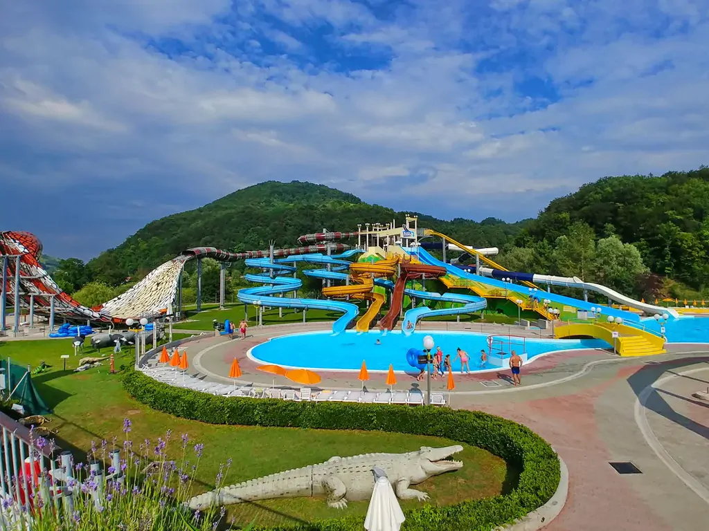 kamp-natura-terme-olimia-mobile-home-aquapark-slides-pools