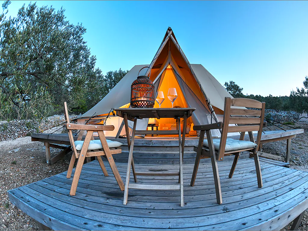 superior-tent-for-2-persons-exterior-terrace
