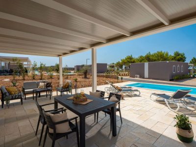 terra-park-phalaris-pinus-camping-villa-exterior-terrace