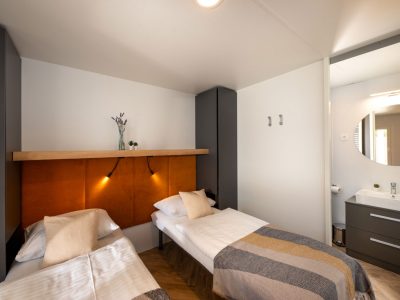 terra-park-phalaris-pinus-camping-villa-interior-bedroom-single-beds