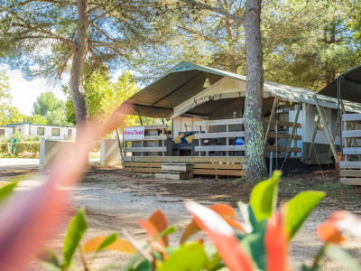 istra-sunny-tent-front-view-mobile-home-2