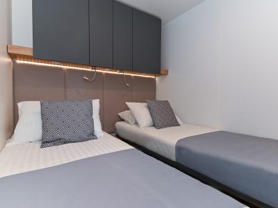 camping-morenia-beach-resort-mobile-home-interior-bedroom-2
