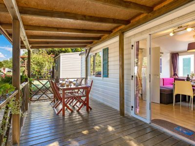 camping-porat-mobile-home-gold-exterior-terrace