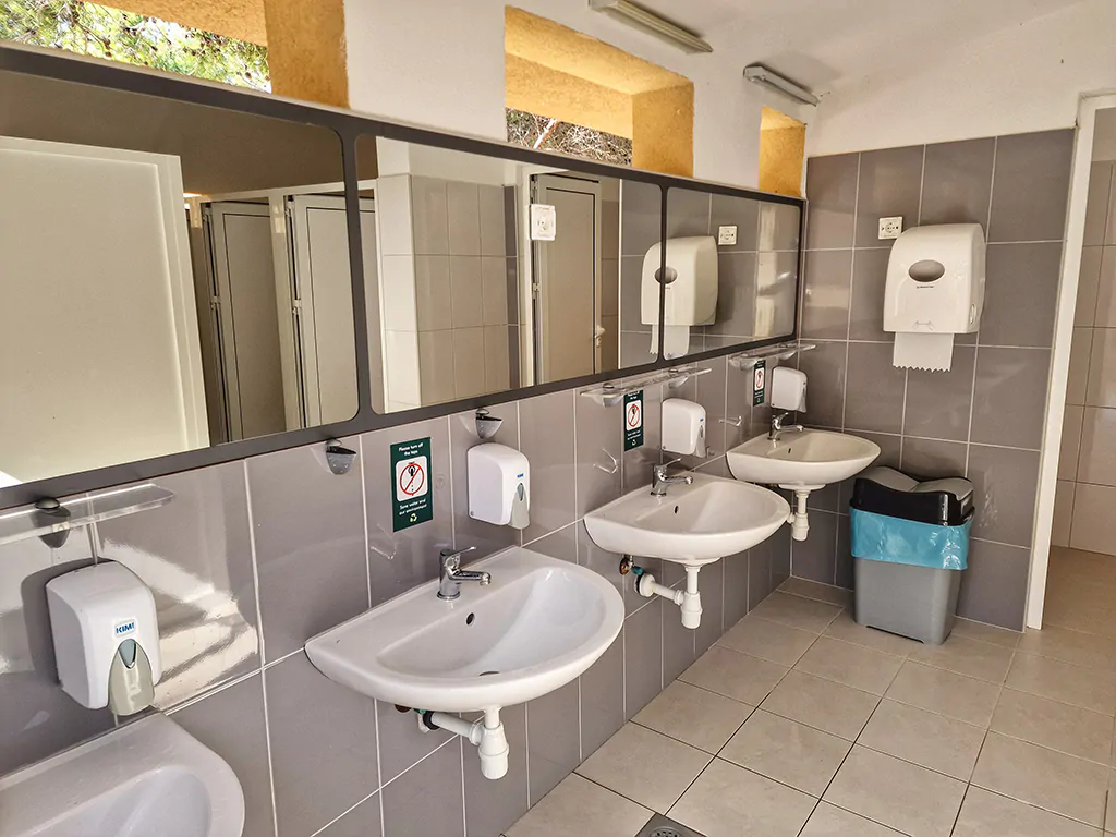 camping-porat-sanitary-corner-i