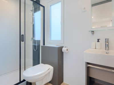 campsite-park-umag-mobile-home-adria-garden-interior-bathroom-i
