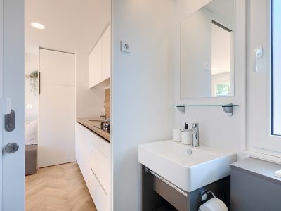 campsite-park-umag-mobile-home-adria-garden-interior-bathroom-kitchen