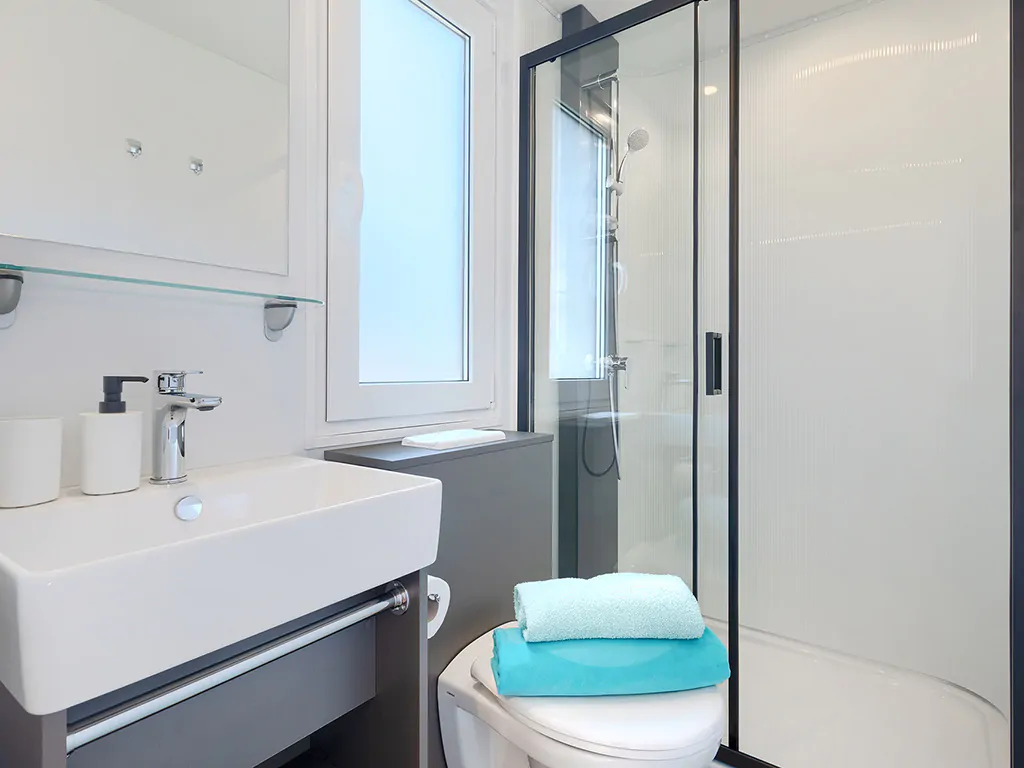 campsite-park-umag-mobile-home-adria-garden-interior-bathroom-sink