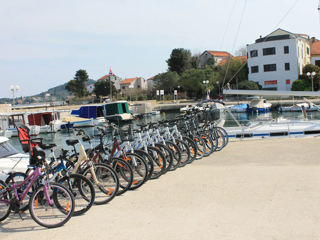 campsite-pasman-exteriror-rent-a-bike-2
