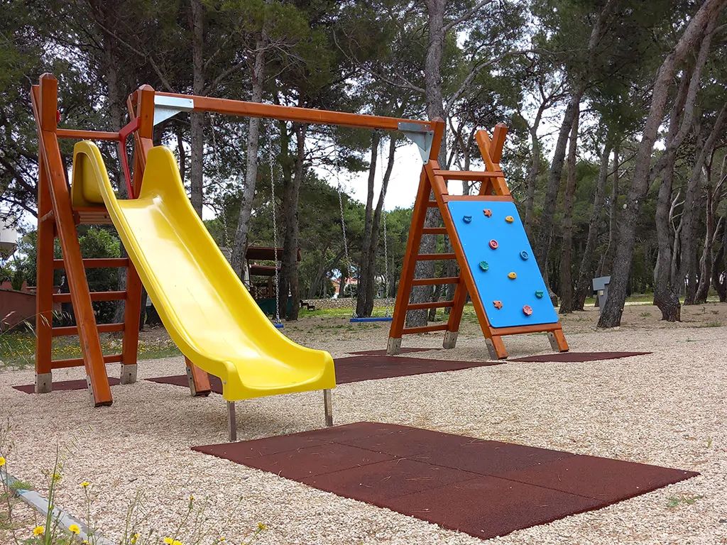 campsite-porat-kids-playground