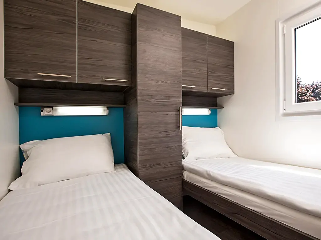 campsite-terme-ptuj-interior-mobile-home-single-beds-3