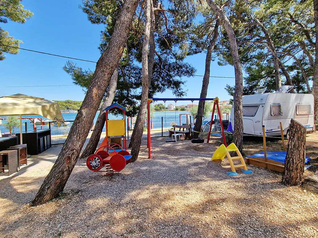 taber-discrete-loding-kids-playground