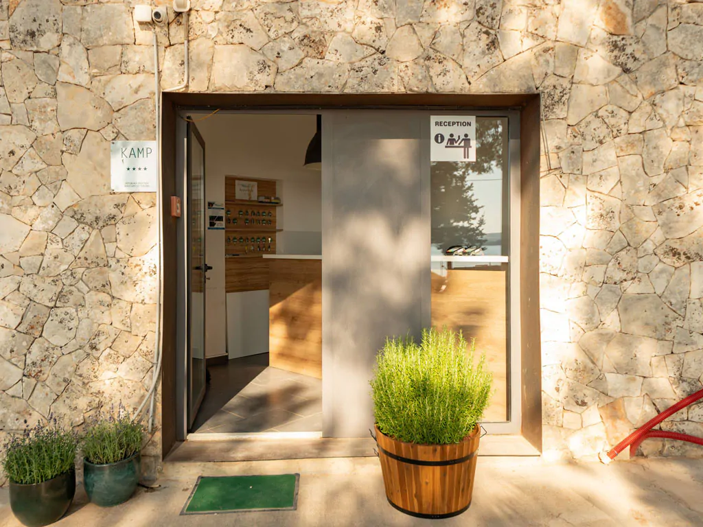 taber-pasman-campsite-reception