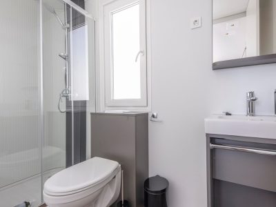 terra-park-phalaris-tamaris-camping-villa-interior-bathroom-2