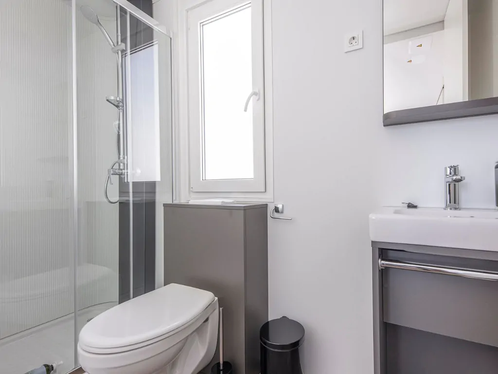 terra-park-phalaris-tamaris-camping-villa-interior-bathroom-2