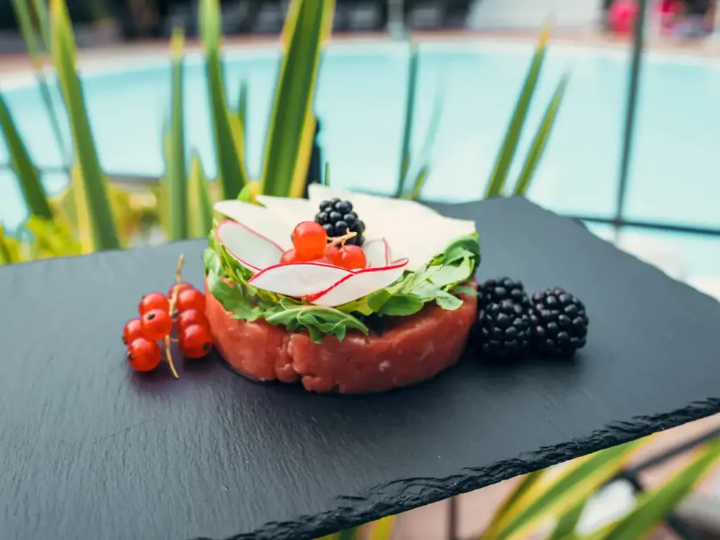 vacanze-glamping-boutique-interior-restaurant-dishes-ii