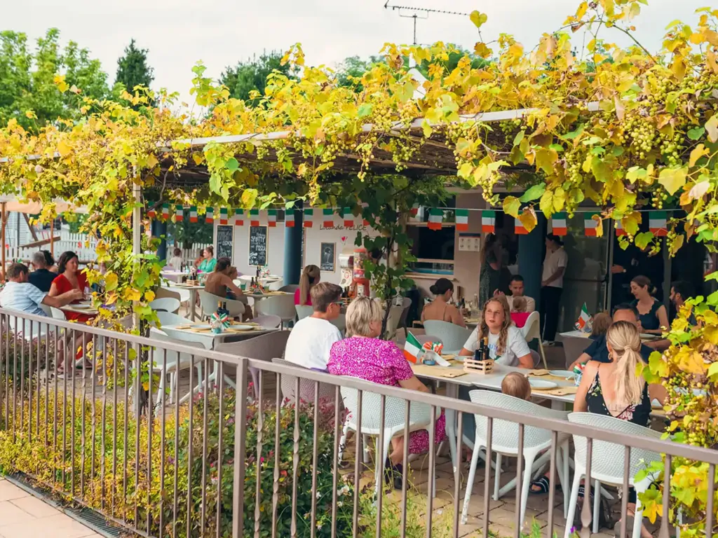 vacanze-glamping-boutique-interior-restaurant-terrace-ii