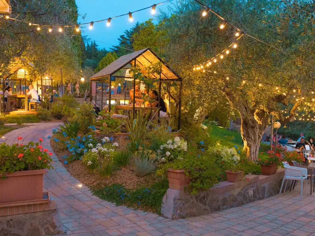 vallicella-glamping-resort-exterior-pathway-restaurant-ii