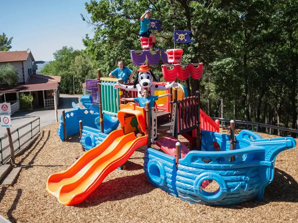 vallicella-glamping-resort-exterior-childrens-playground