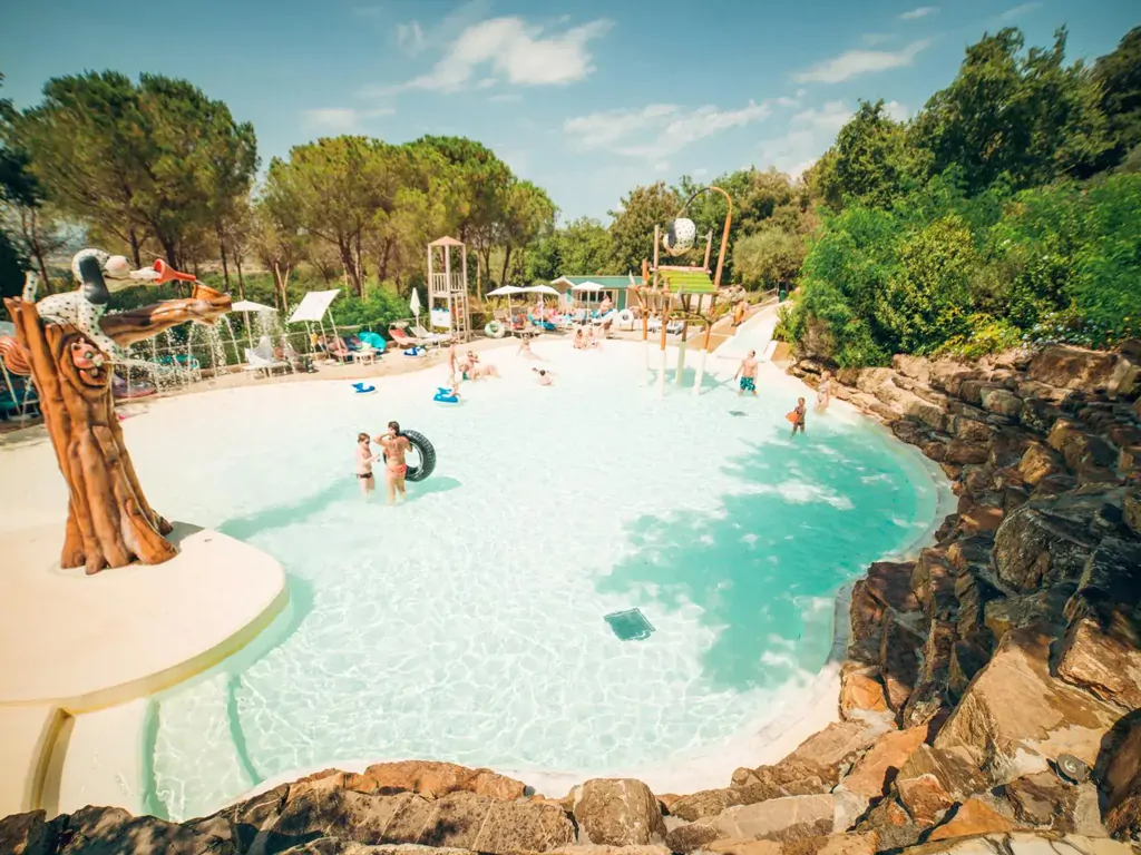 vallicella-glamping-resort-exterior-pool