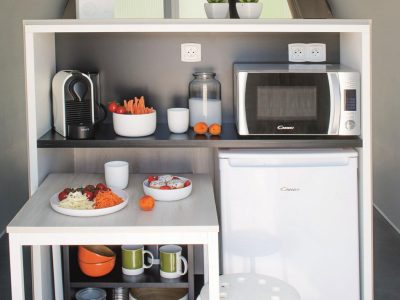 weekend-glamping-resort-coco-cuople-interior-kitchen