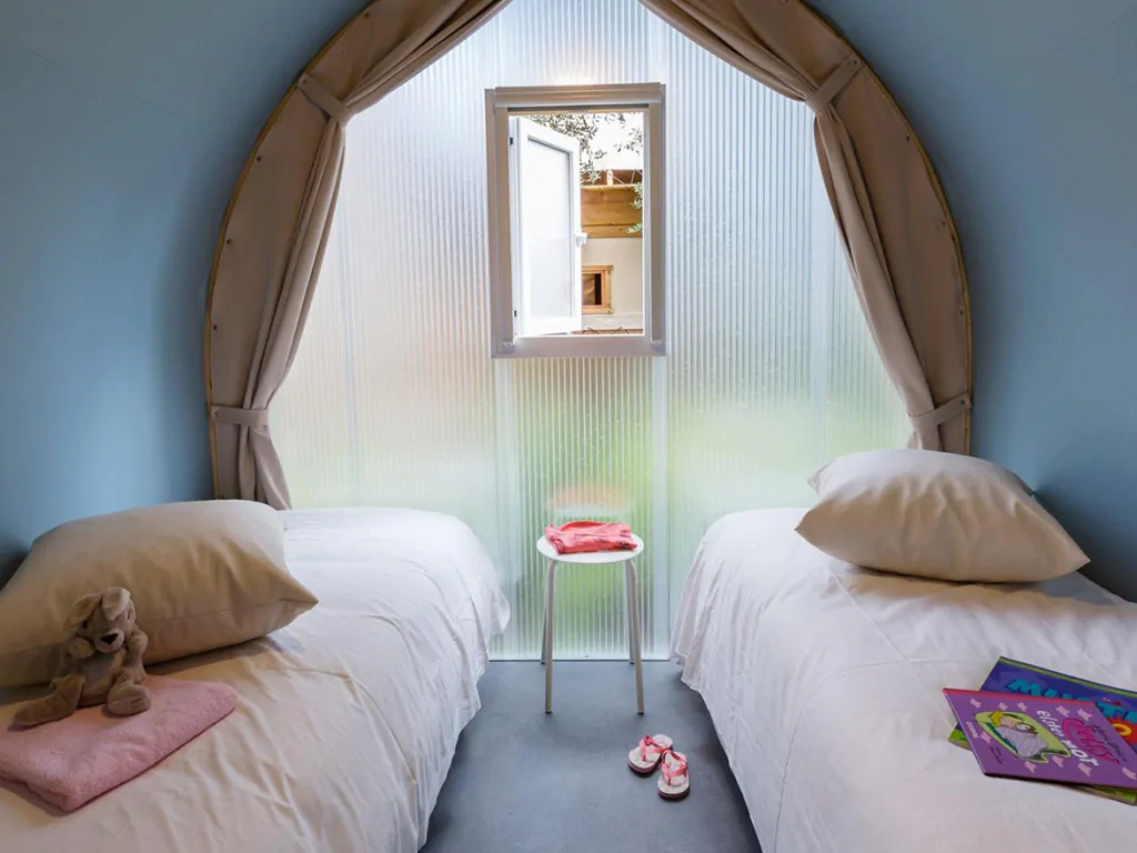 weekend-glamping-resort-coco-suite-interior-bedroom-single-beds