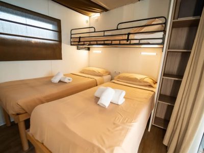 weekend-glamping-resort-cottage-clever-kids-bedroom