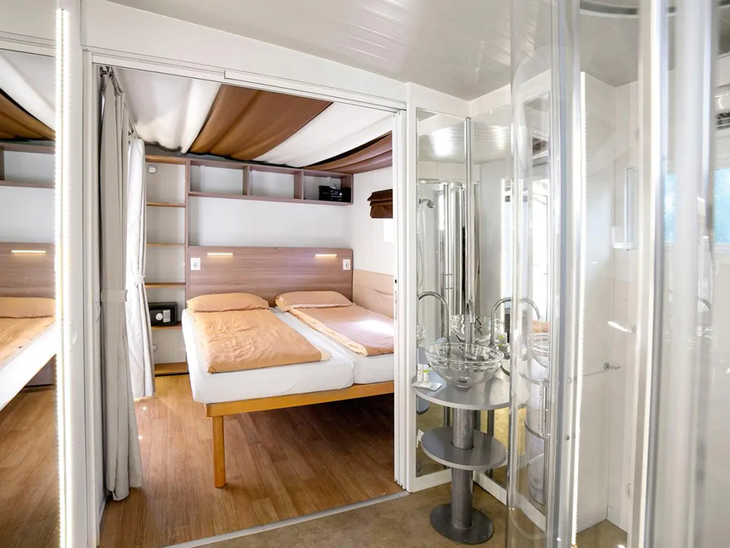 weekend-glamping-resort-cottage-interior-bedroom-suite