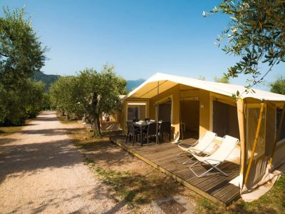 weekend-glamping-resort-glampingtent-exterior