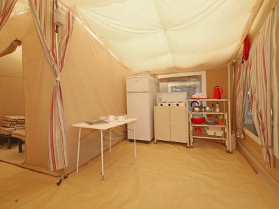 weekend-glamping-resort-glamptent-interior