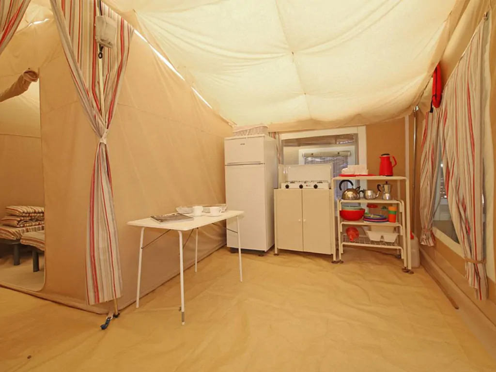 weekend-glamping-resort-glamptent-interior