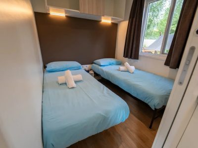 weekend-glamping-resort-next-xl-superior-bedrooms-single-beds