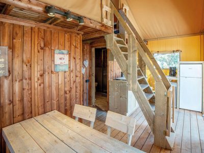 weekend-glamping-resort-safari-lodge-dining-table
